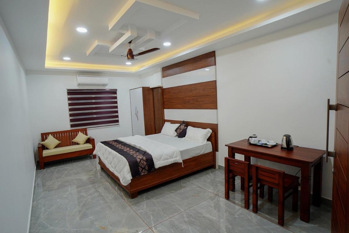 Universal Residency Perumpavur ภายนอก รูปภาพ